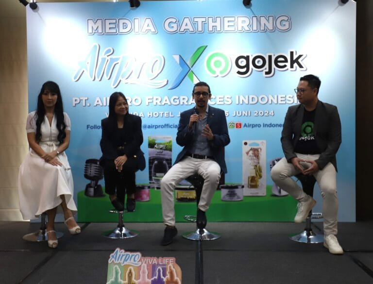 Dari ki-kan Kasandra Putranto - Psikolog, Anna Lumintang - Brand & Marketing Manager PT Airpro Fragrances Indonesia, Harris J -CEO Airpro Indonesia, Yustinus Juan - Area Head Jabodetabek Gojek