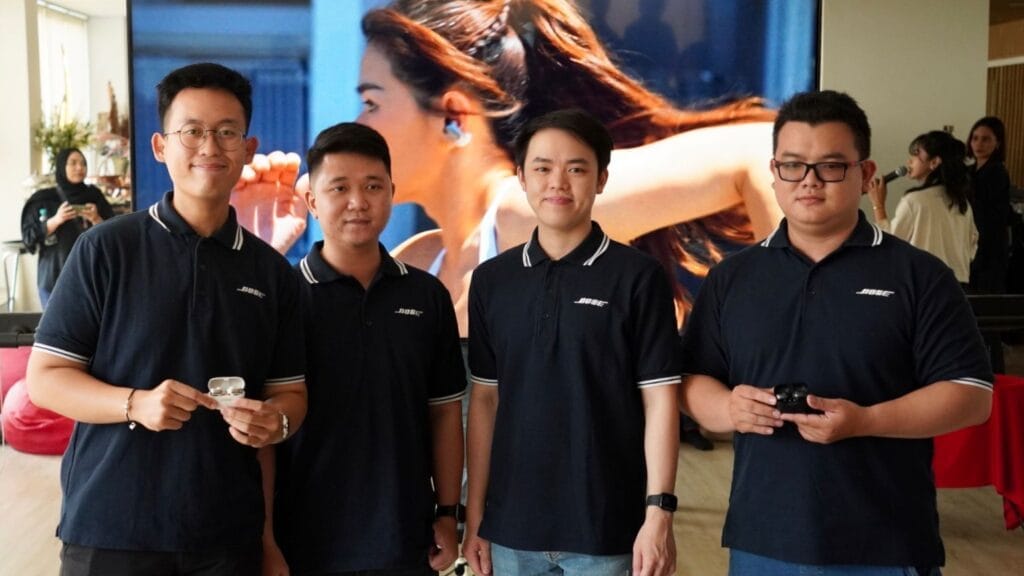 Kevin Hutabarat, Marketing Manager_ Donny Dermawan, CFO_ Novianto, E-commerce Manager_ Ruvindy Widjaja, COO.